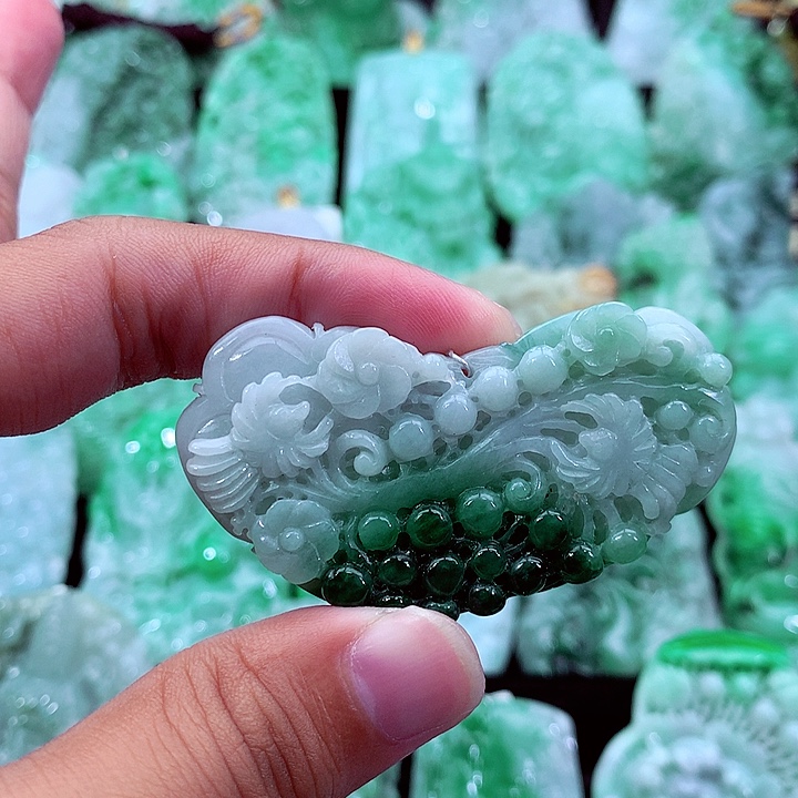 翡翠未镶嵌吊坠(不含链)