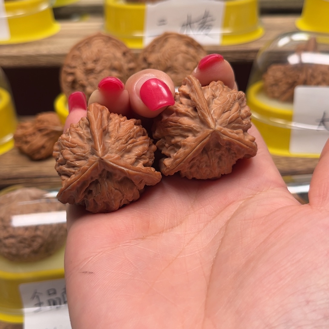 文玩核桃吊坠三棱