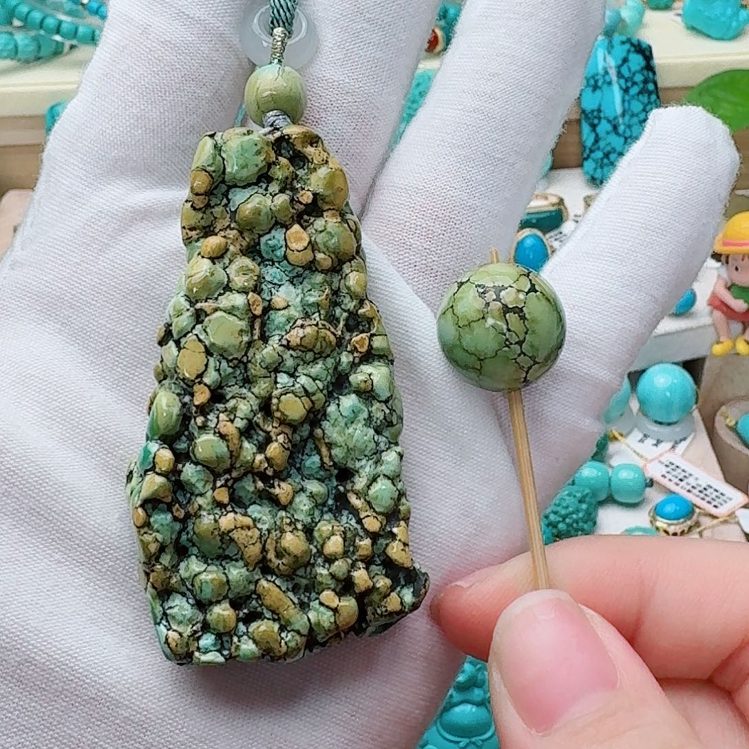 饼****绿松石未镶嵌珠宝奇石特色随形手把件