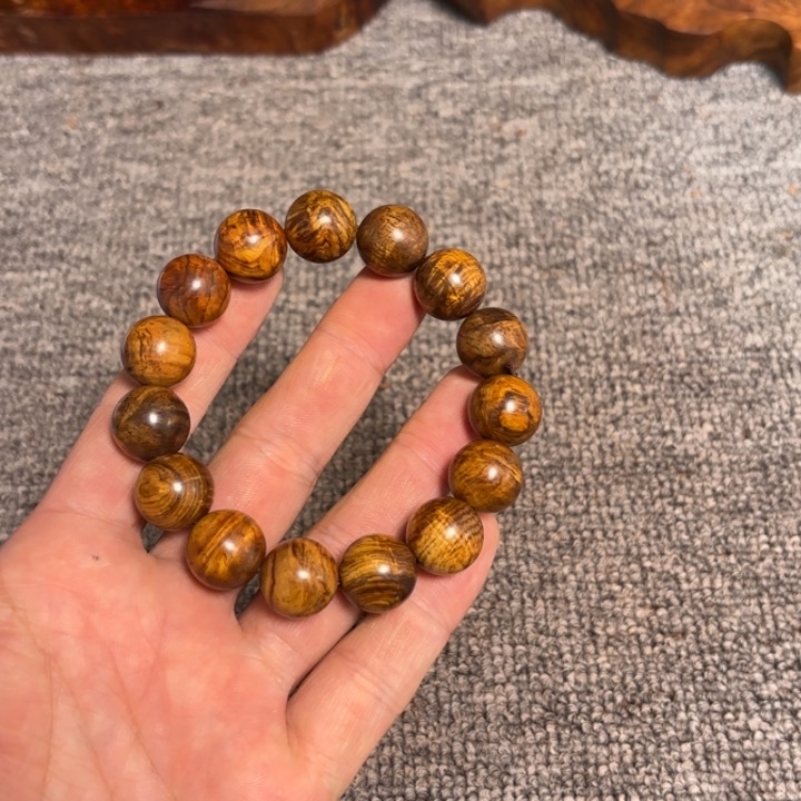 黄花梨/降香黄檀某*某天