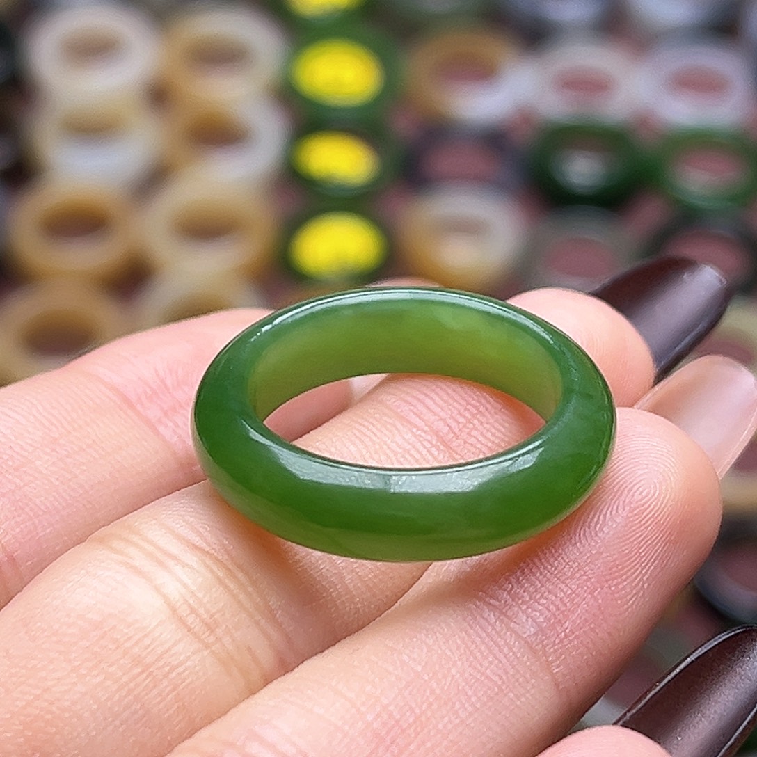 和田玉未镶嵌戒指19.2辣阳绿