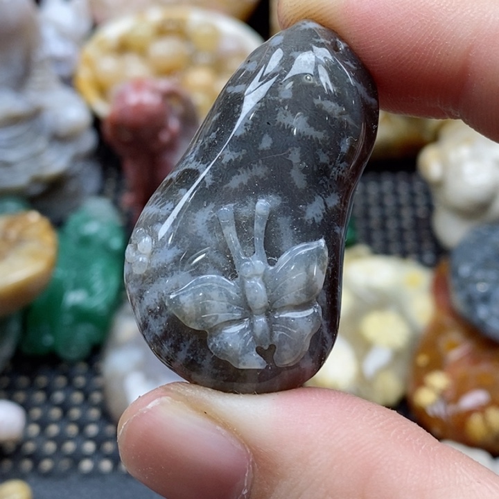 石英质玉颈饰未镶嵌