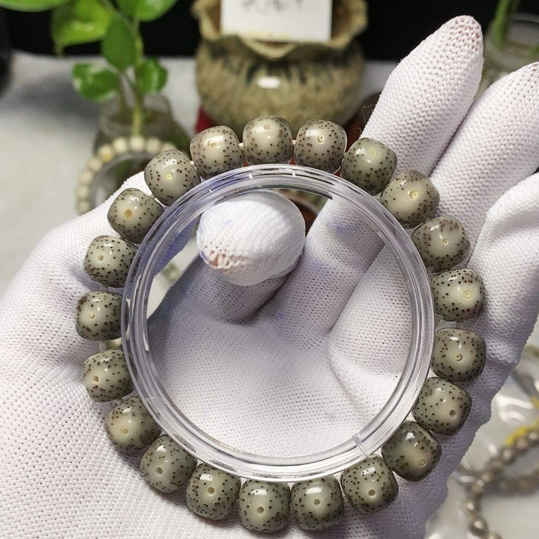 星月菩提吊坠显*宝星月菩提手串