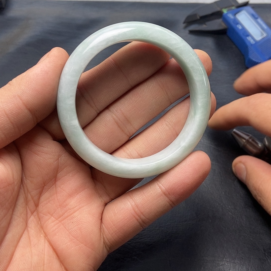 定制翡翠未镶嵌手鐲