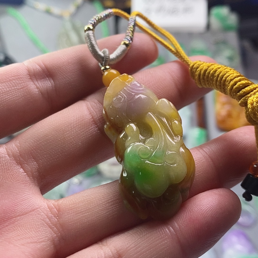 翡翠未镶嵌吊坠(赠链)
