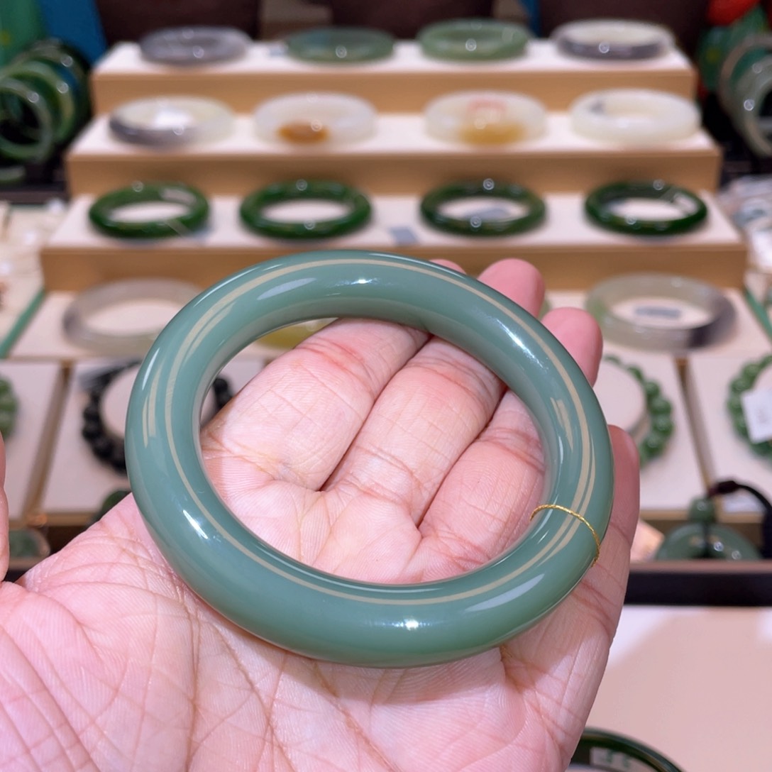 和田玉收藏级碧玉粉青手镯57+未镶嵌