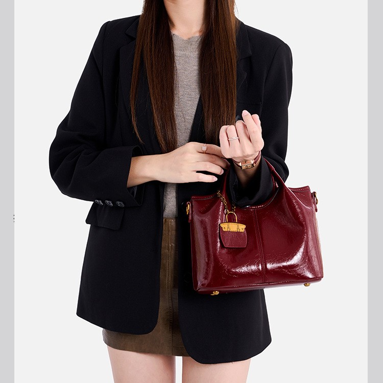 时尚高端轻奢品牌潮流百搭女士手提单肩斜挎包红色手拎包2024新款