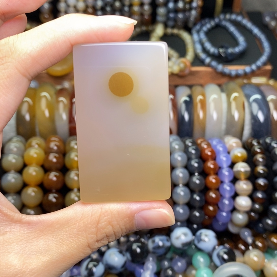 玛瑙/玉髓颈饰未镶嵌龍