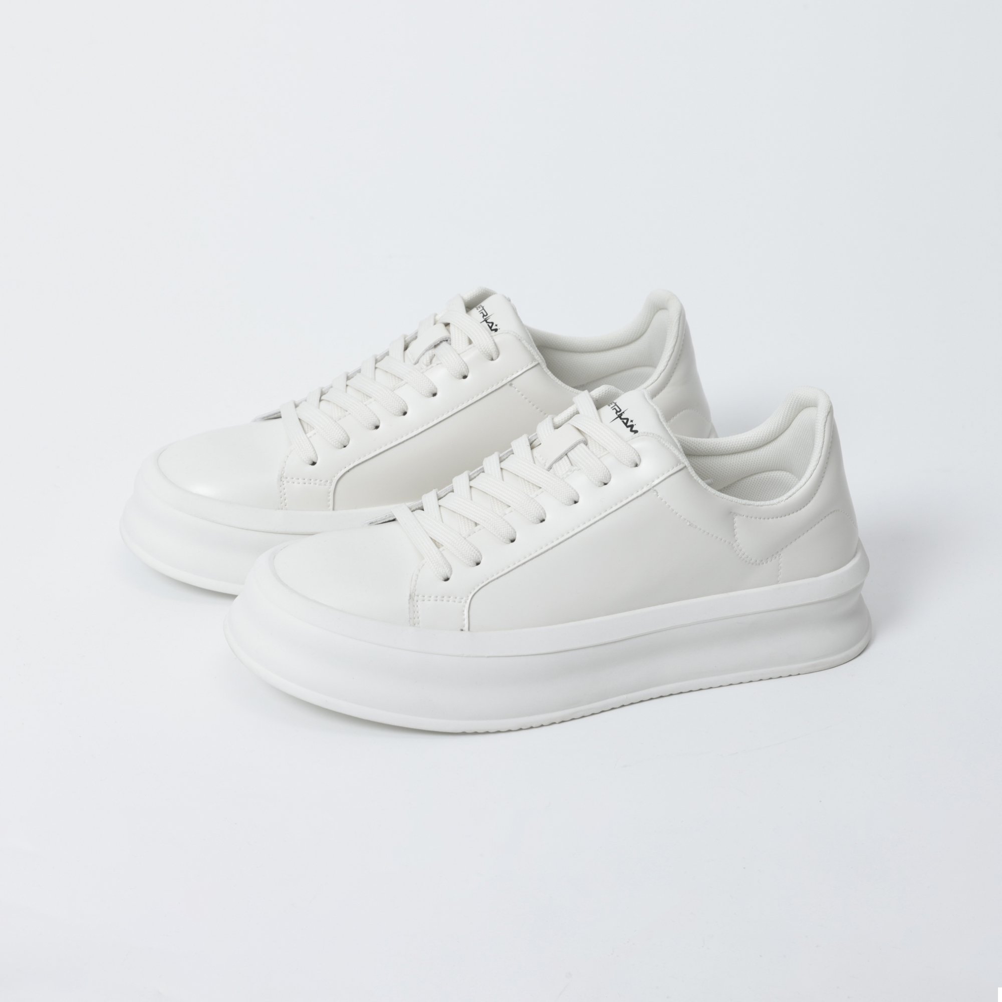 轻便通勤四季款小白鞋男女同款时尚字母百搭休闲板鞋23025ka