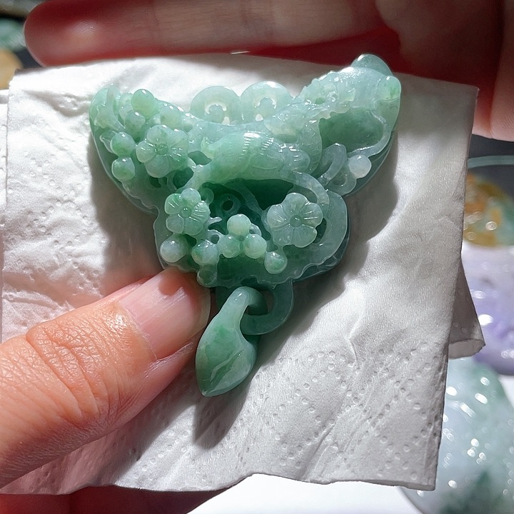 翡翠未镶嵌颈饰天