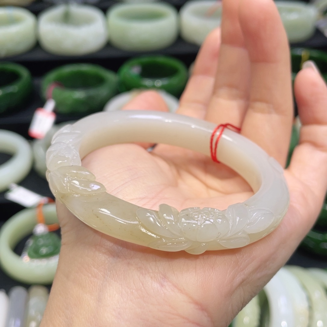 未镶嵌手镯和田玉70