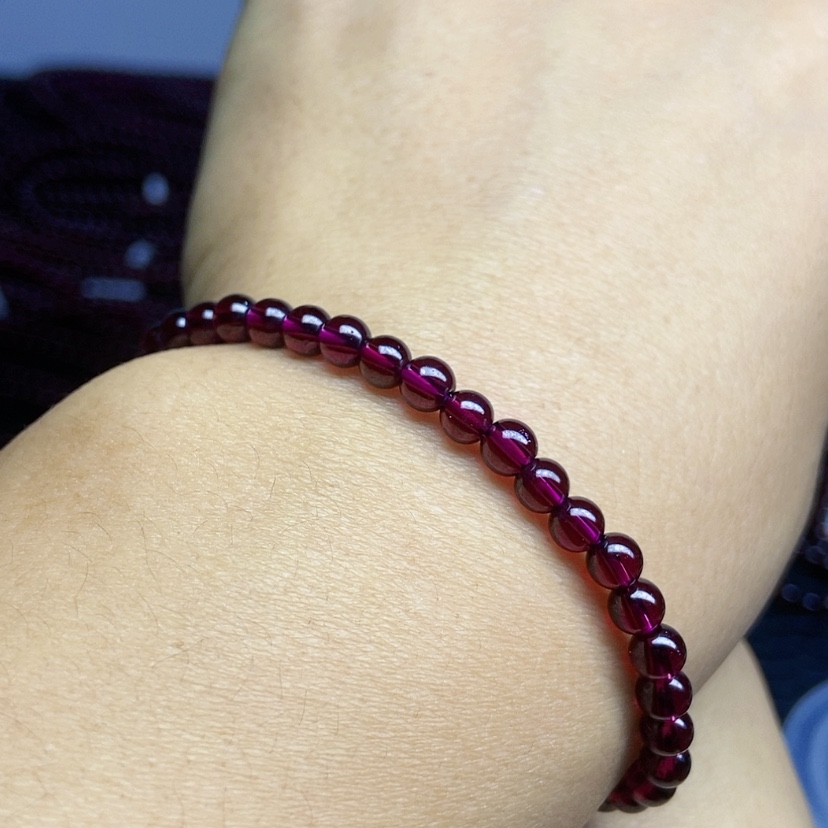 【闪购商品】石榴石（紫牙乌）手链未镶嵌4.8毫米