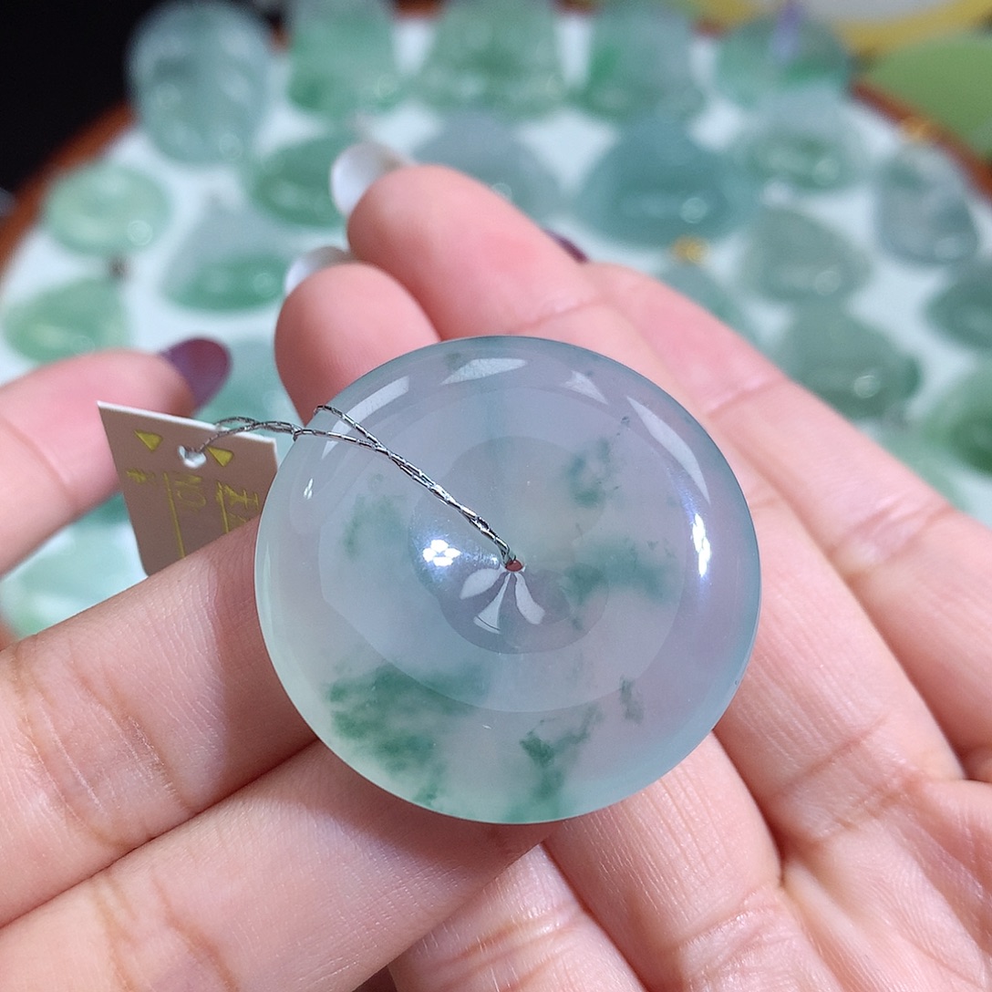 冉***柒翡翠未镶嵌颈饰佛公