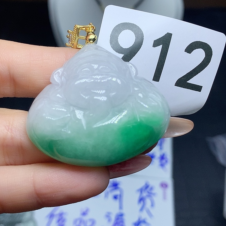 翡翠吊坠(赠链)未镶嵌