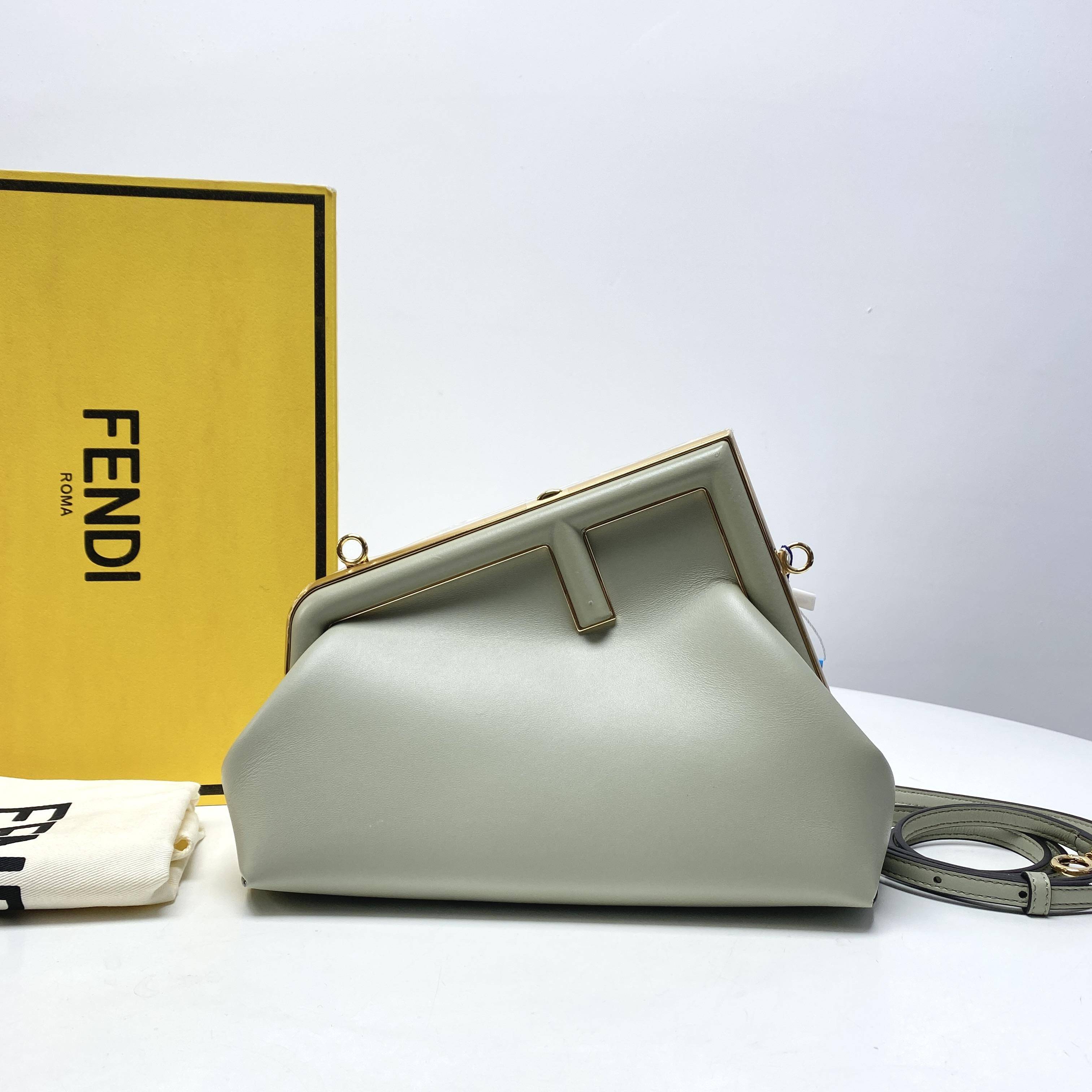 胖虎熙少/芬迪/95新/公价0/箱包/斜挎包/312501210269