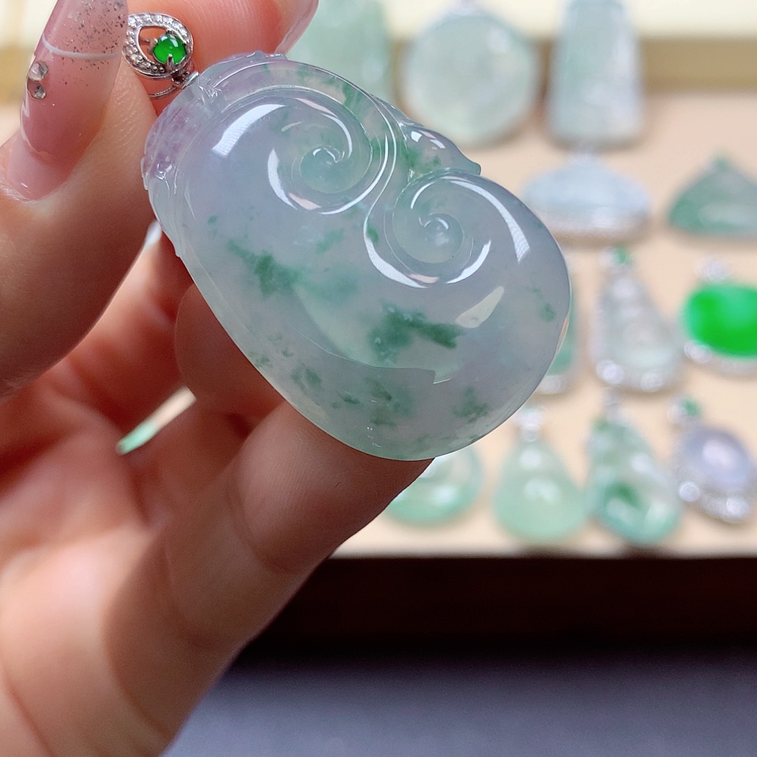 翡翠颈饰18K金镶嵌梅翡翠