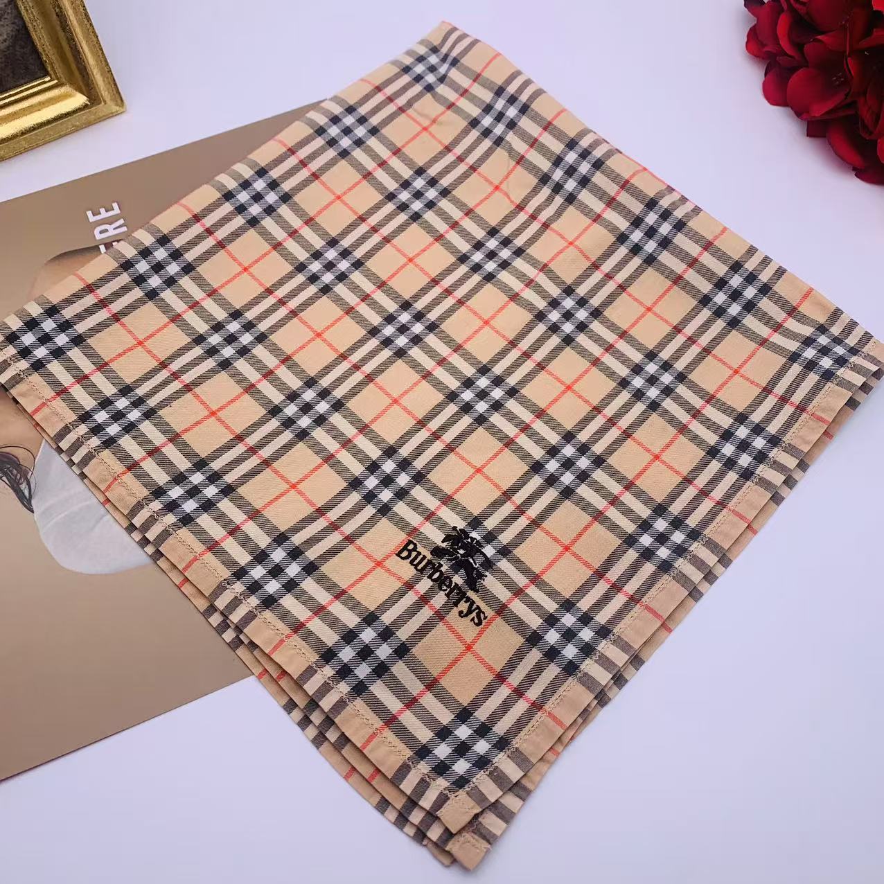 99新 BURBERRY/博柏利 海囤/巴宝莉/丝巾/yy05009