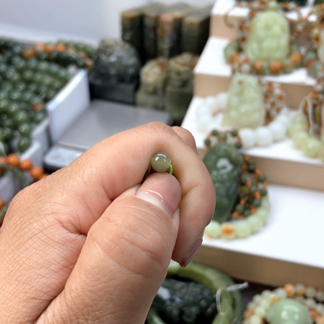 透闪石质玉颈饰未镶嵌晨*