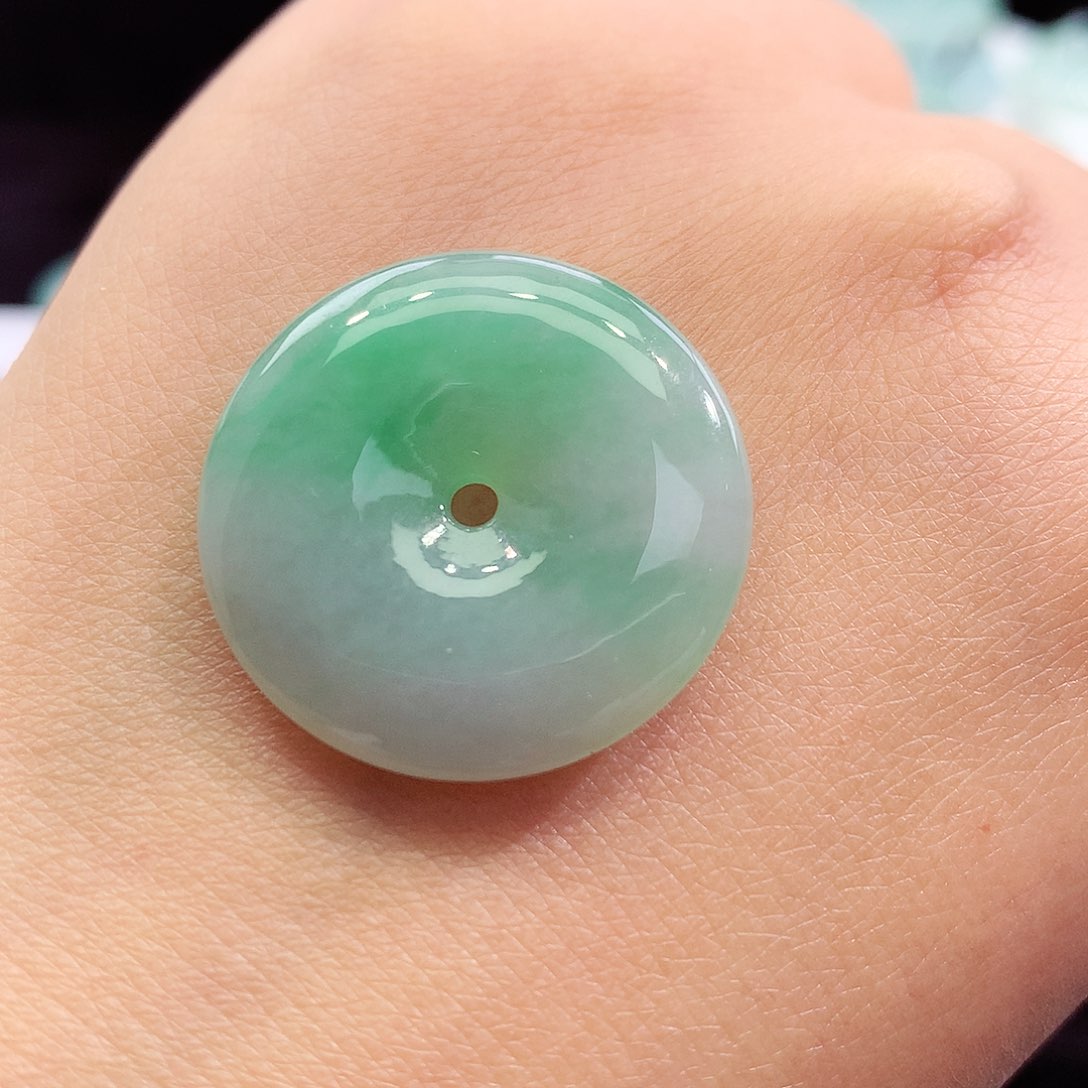 颈饰足铂镶嵌翡翠26.9