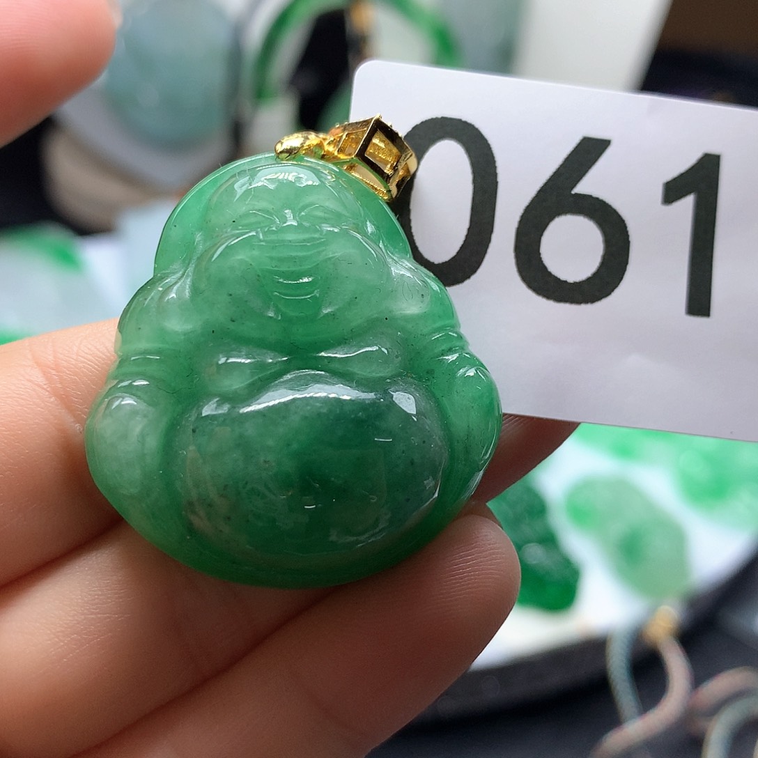 翡翠吊坠(赠链)未镶嵌