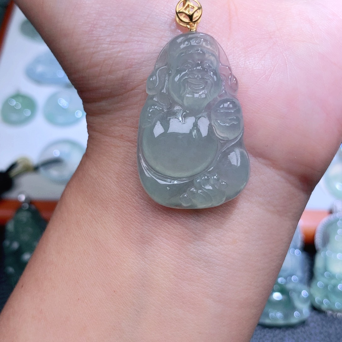 翡翠18K金镶嵌颈饰财神爷