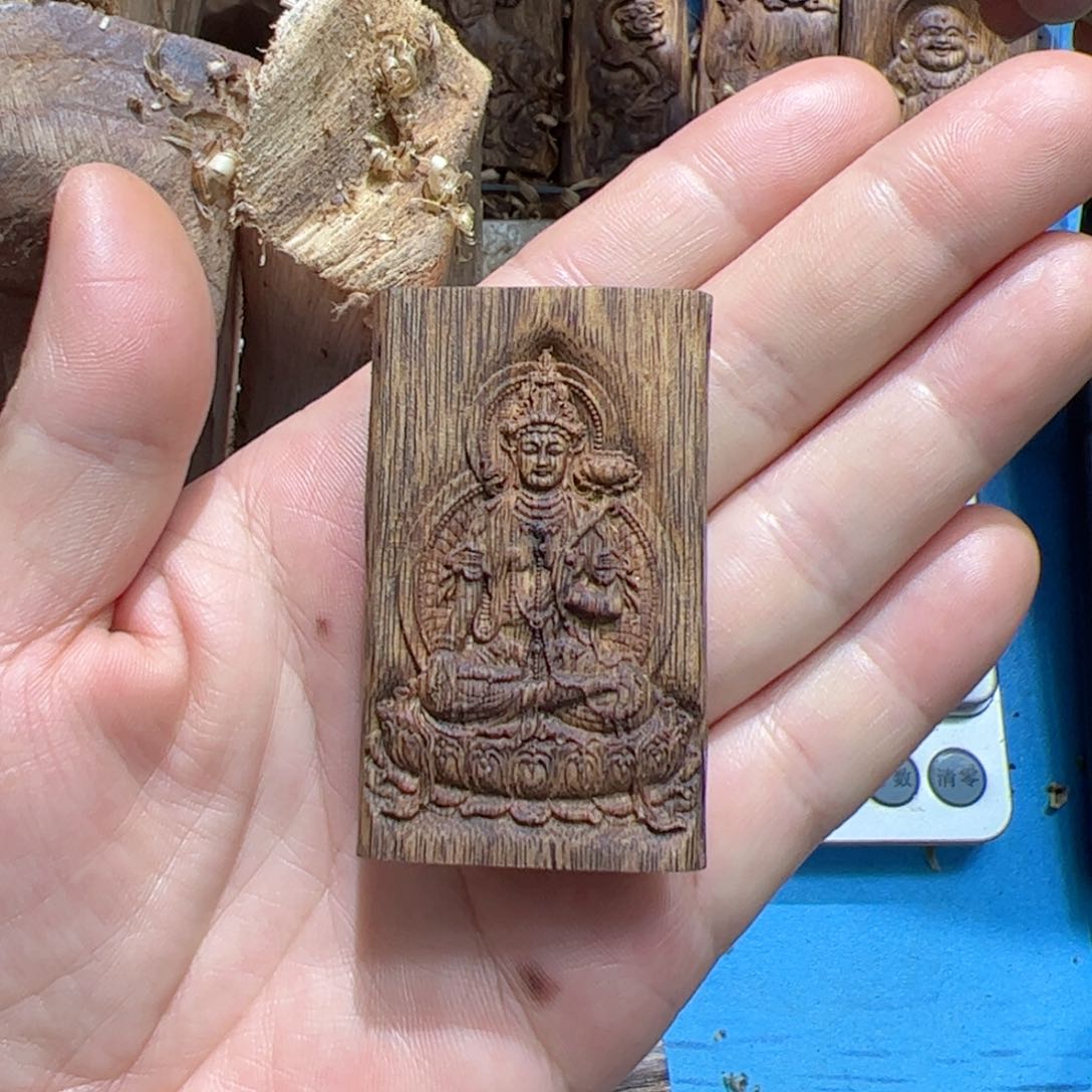 沉香吊坠白棋大势至12.6克