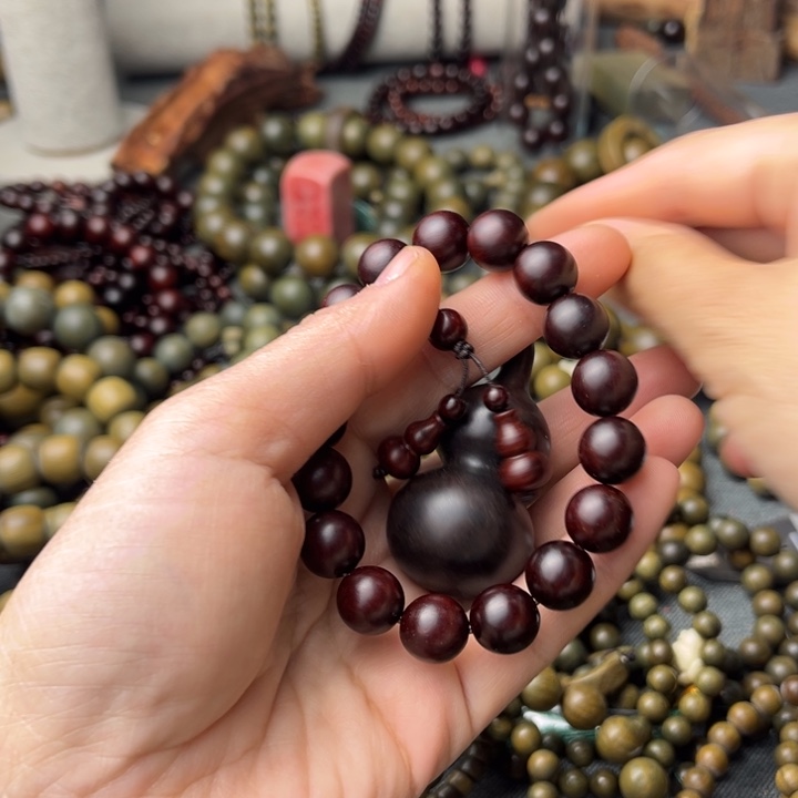 亦***涵木小叶紫檀1.2单圈手串➕葫芦