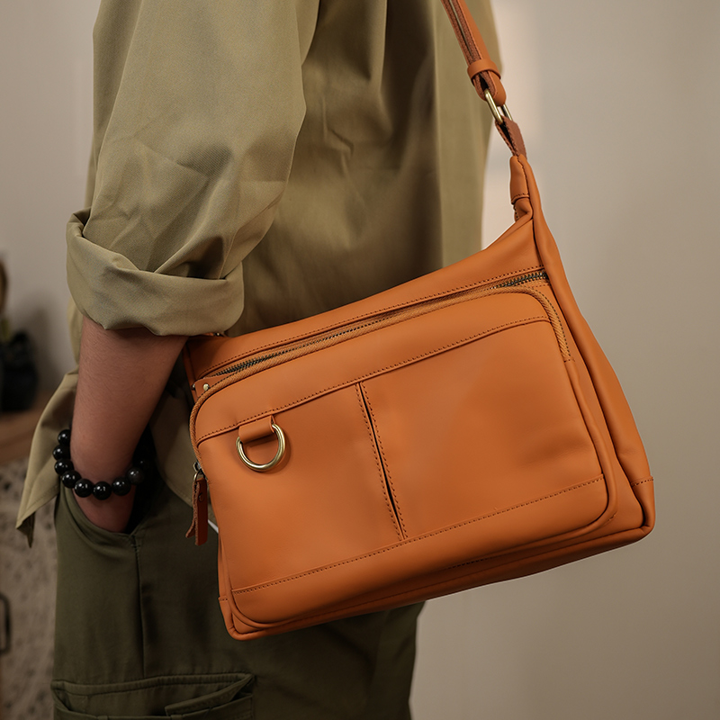 【鹿师傅】真皮牛皮单肩包休闲大容量斜挎包时尚百搭潮流商务DJ1117