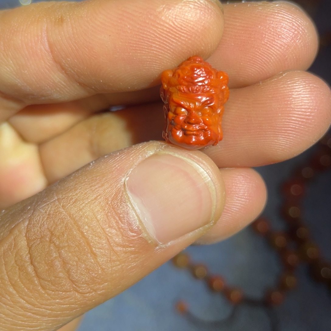 未镶嵌包浆黄财神南红玛瑙