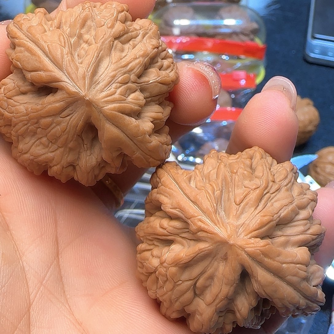 文玩核桃吊坠44虎头王