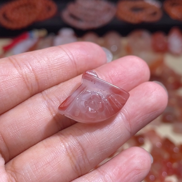 南红玛瑙扇子（打孔备注）未镶嵌1183