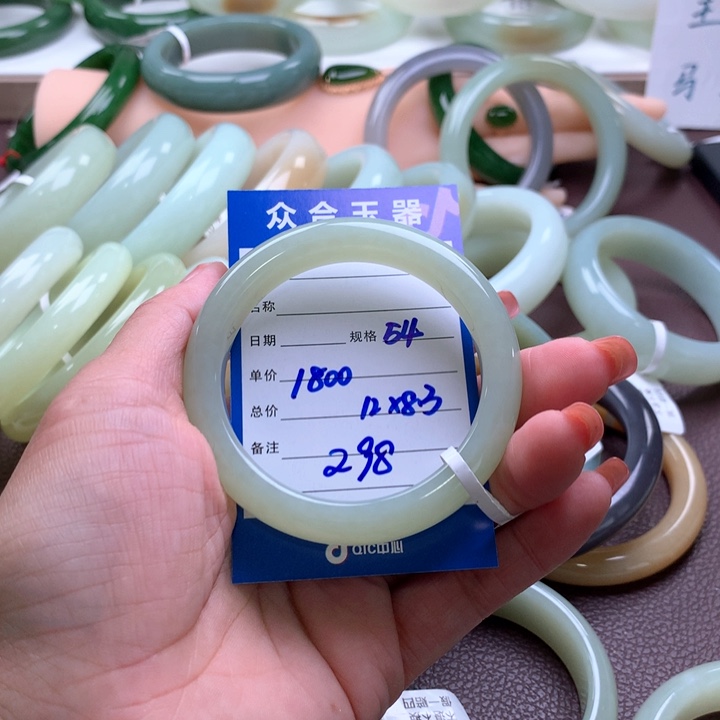 和田玉手镯未镶嵌?****