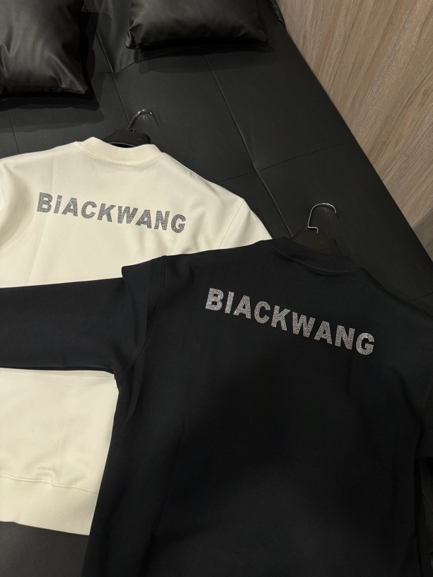 “1RM”烫钻BLACKWANG圆领空气棉微阔版时尚简约百搭卫衣