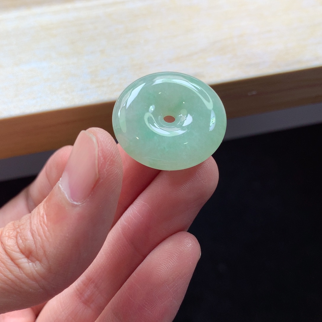 翡翠颈饰未镶嵌吊坠