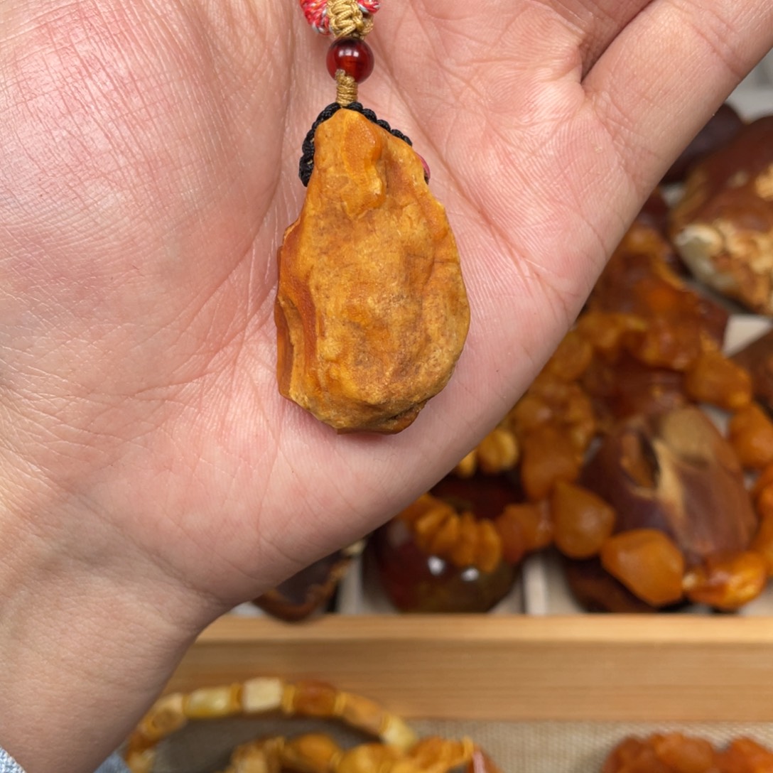 琥珀珠宝奇石未镶嵌