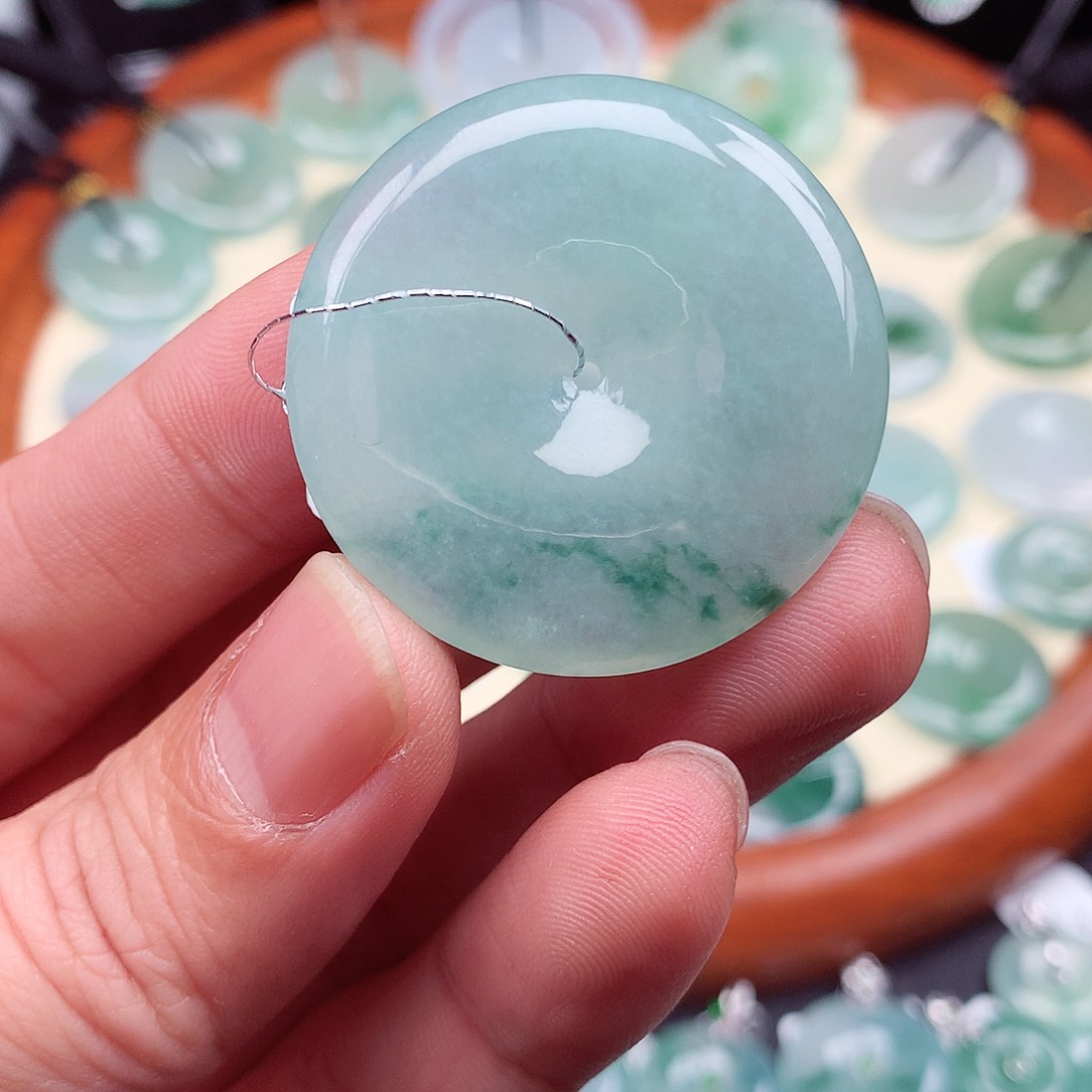 翡翠颈饰未镶嵌大平安扣