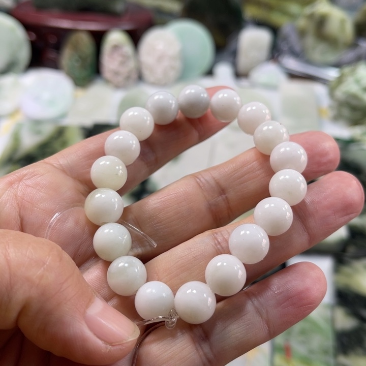 独山玉未镶嵌颈饰