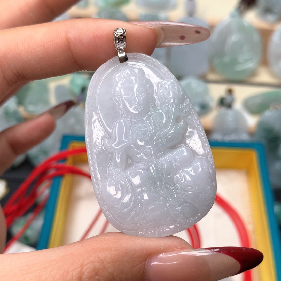 翡翠颈饰未镶嵌普贤菩萨吊坠