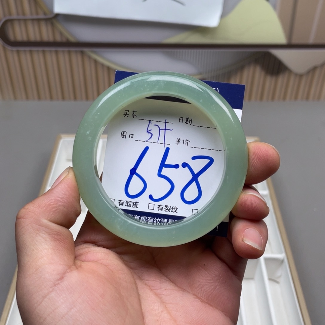 岫玉手镯手镯未镶嵌