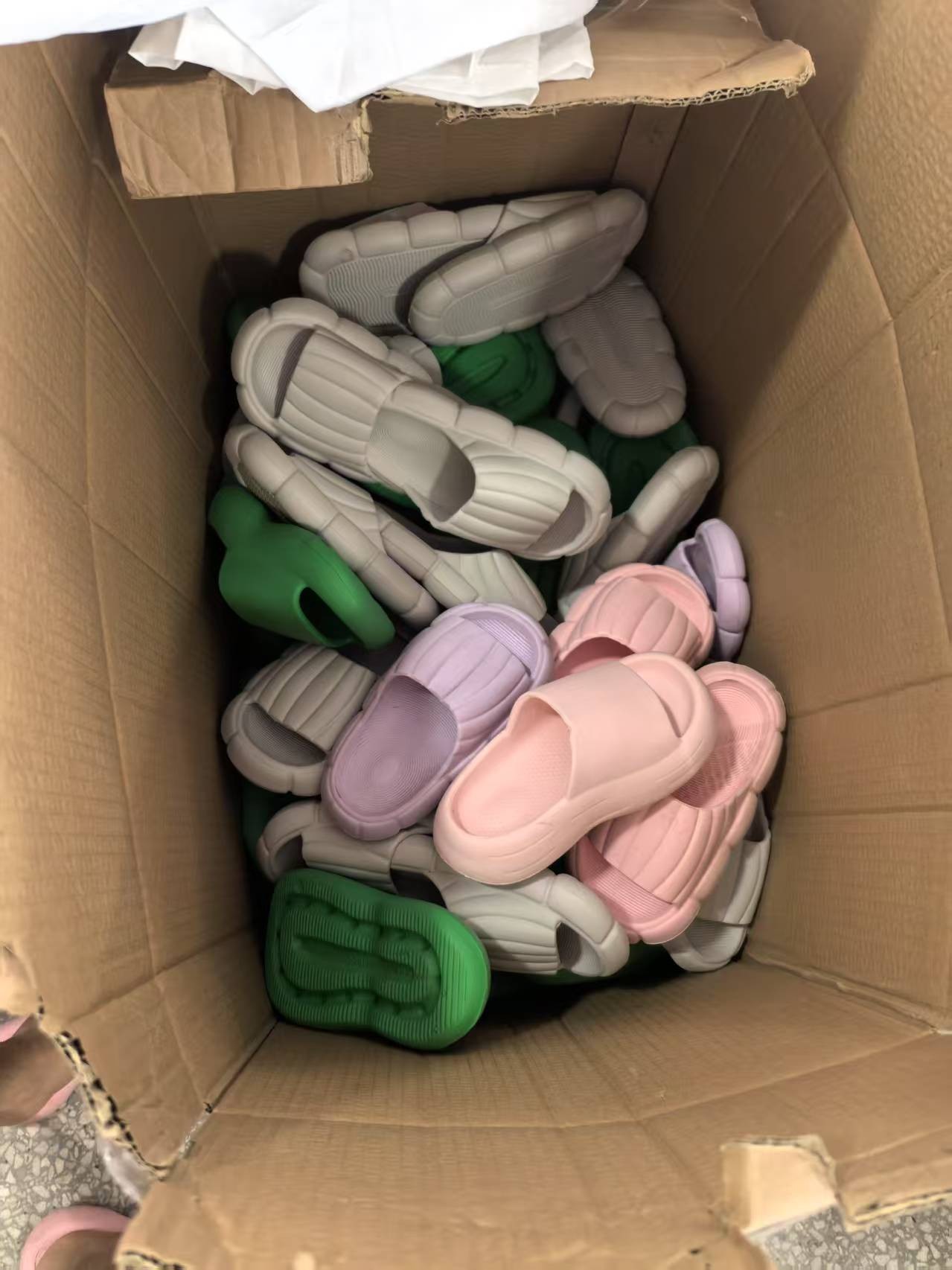 《兵哥外贸》3楼24-25码杂款超软拖鞋 发2双微瑕疵 不挑色