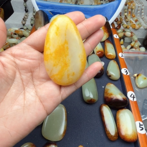 和田玉颈饰未镶嵌走*涯