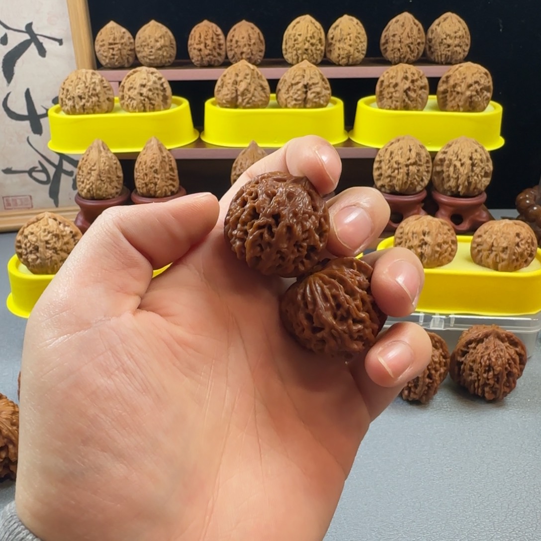 杨***.文玩核桃吊坠三角