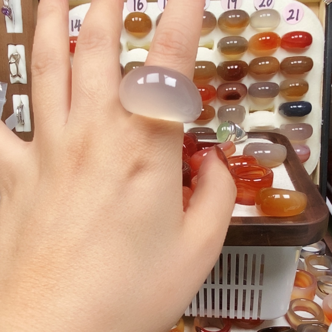 夏***芯玛瑙/玉髓未镶嵌戒指