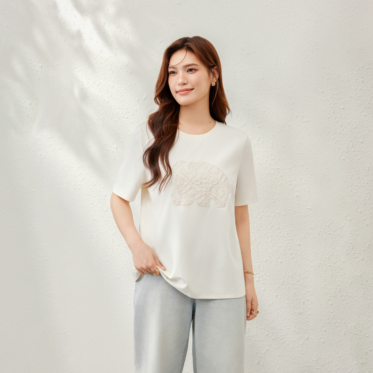 【时尚贴布绣休闲减龄圆领T恤】纤莉秀大码女装胖mm2025夏QK1554