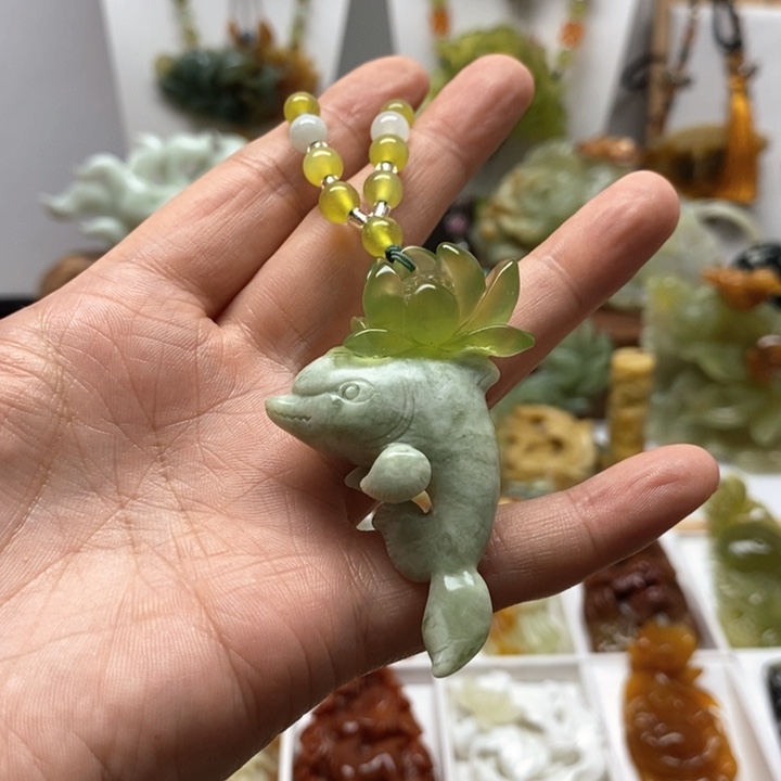 未镶嵌蛇纹石玉颈饰