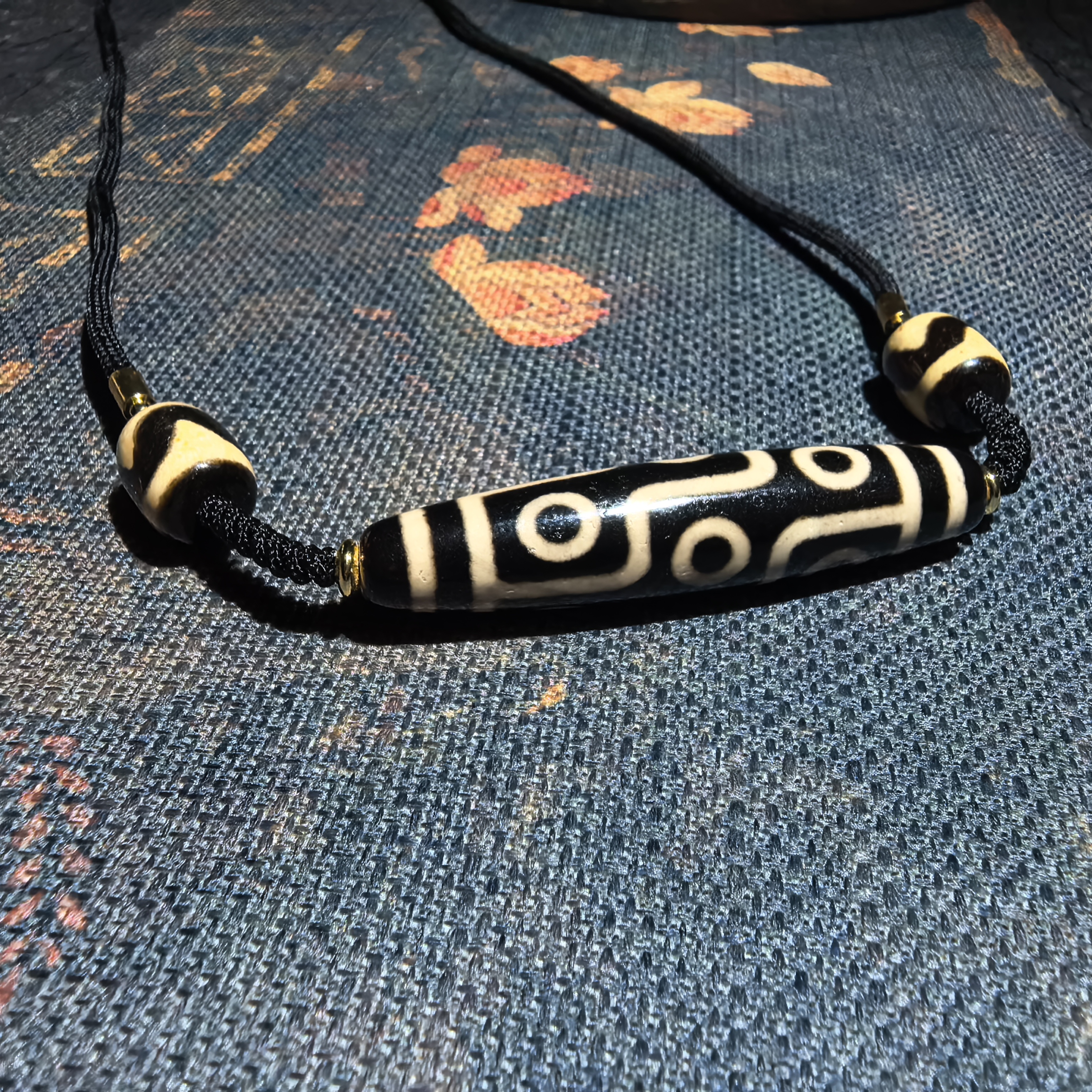 吉寳 横款【牙黄色九眼天珠】锁骨链搭配玛瑙可调节绳