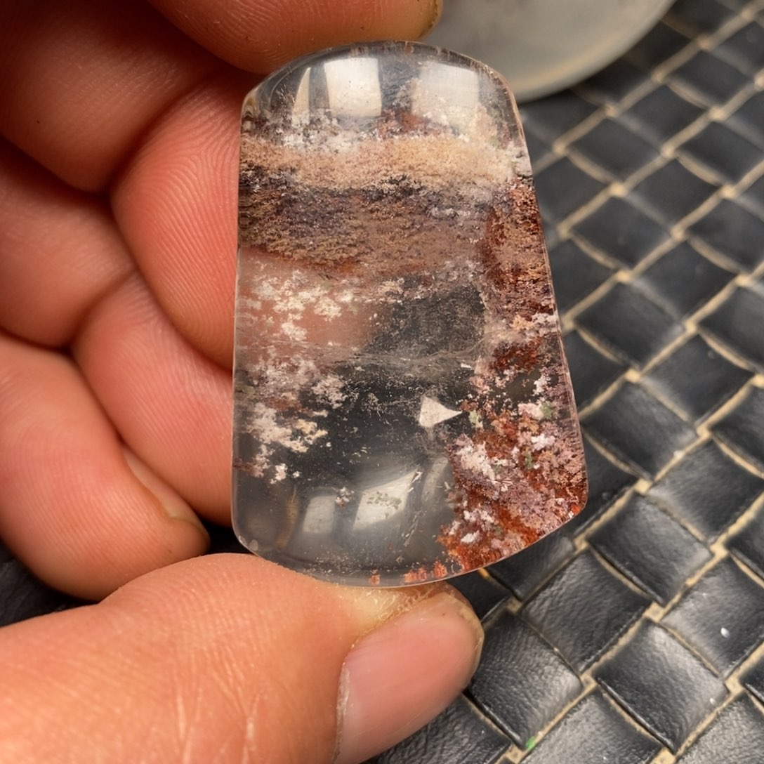 水晶颈饰未镶嵌水***?