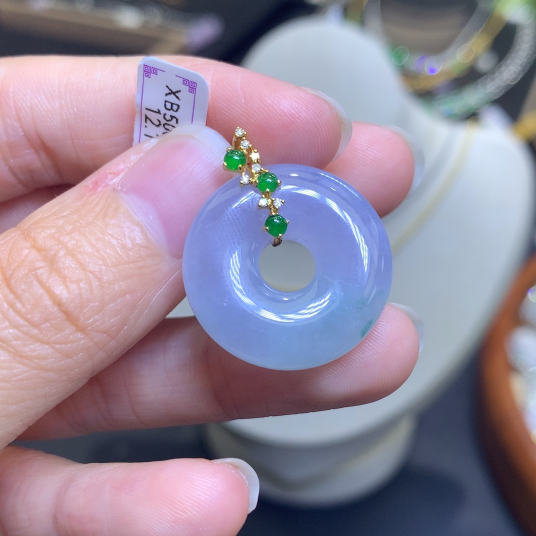 颈饰18K金镶嵌翡翠