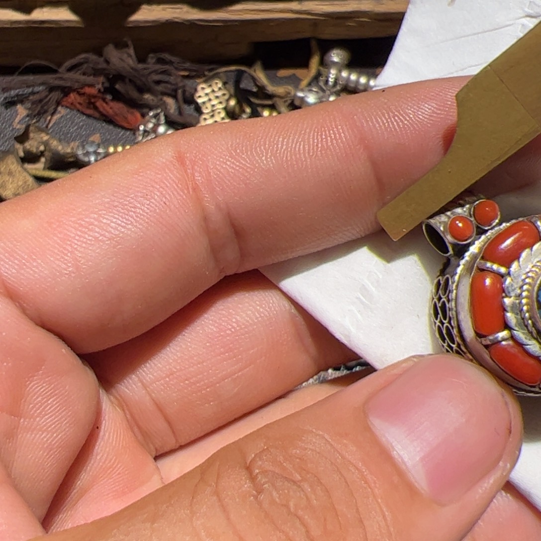 玻璃颈饰你在家等