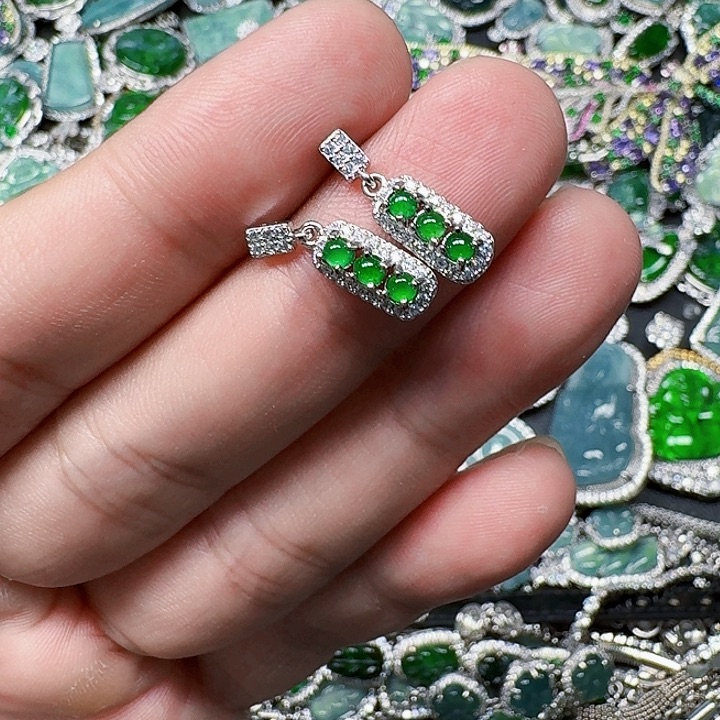 翡翠颈饰未镶嵌天然A货翡翠放漏